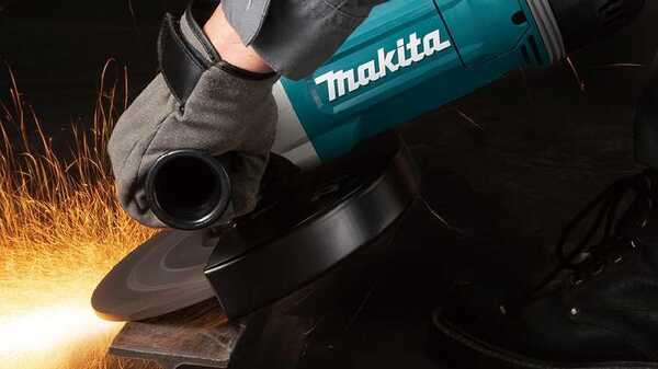 Meuleuse électrique GA9070X1/2 Makita : pour couper les tuyaux métalliques