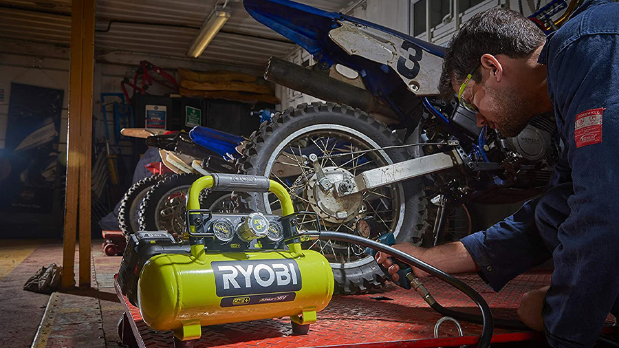 Le compresseur à cuve Ryobi 18 V One Plus R18AC-0