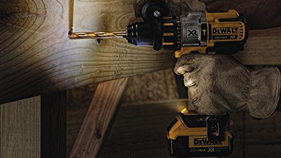 La perceuse visseuse à percussion sans fil DCD995M2 Dewalt