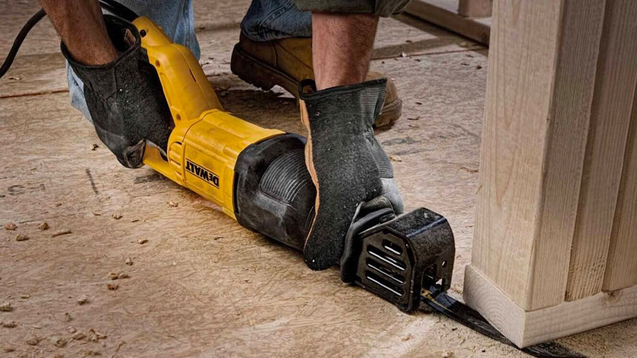 Scie sabre filaire DWE305PK-QS Dewalt