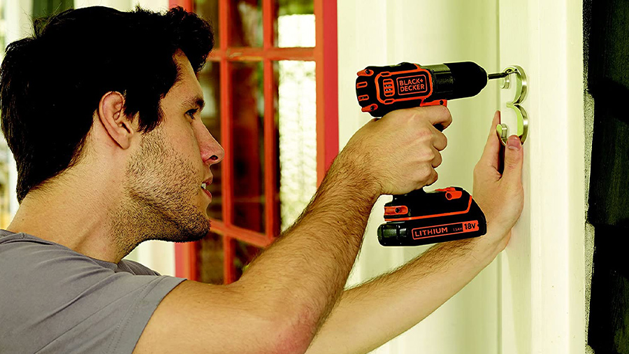 La perceuse-visseuse sans fil ASD184KB Black+Decker