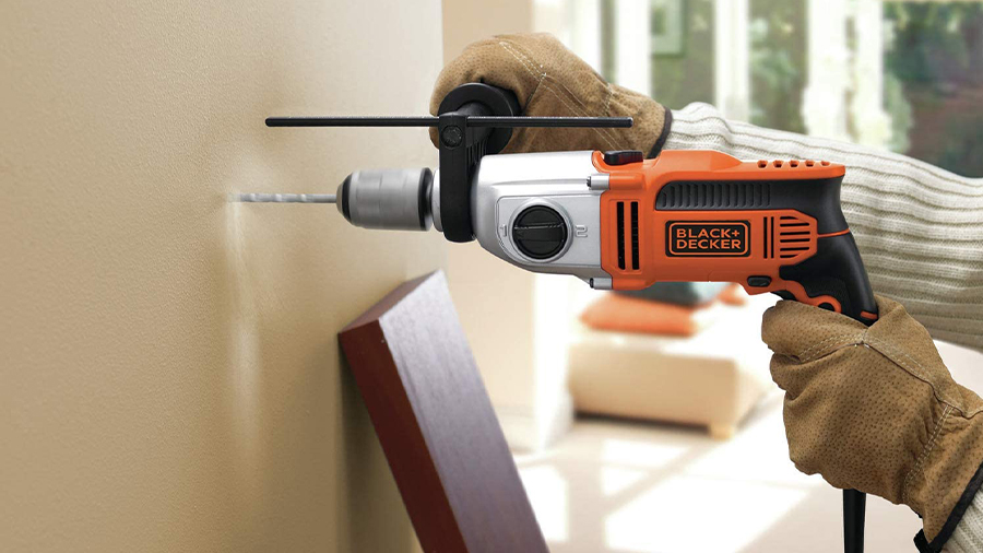 La perceuse électrique à percussion KR1102K10A Black+Decker