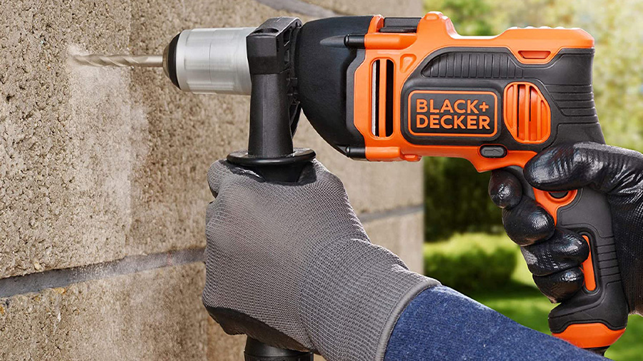 La perceuse à percussion filaire BEH850KA32 Black+Decker
