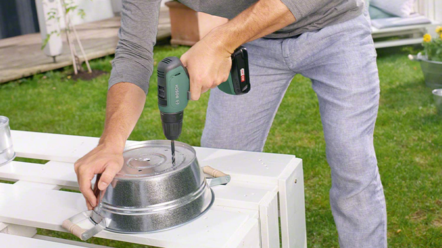 La perceuse-visseuse sans-fil UniversalDrill 18 BOSCH