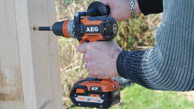 Test et avis de la perceuse-visseuse à percussion BSB18CBL AEG Brushless