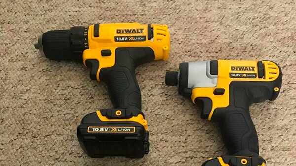 Pack machines DCK211C2T-QW Dewalt