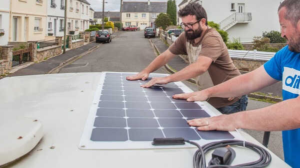 Panneau solaire pour un camping-car, un camion ou un bateau