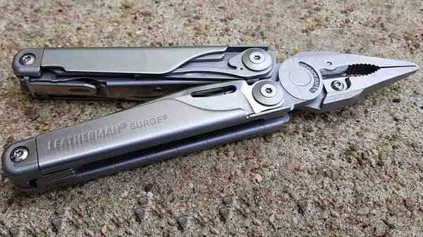 Pince multifonctions 830165 Surge LEATHERMAN