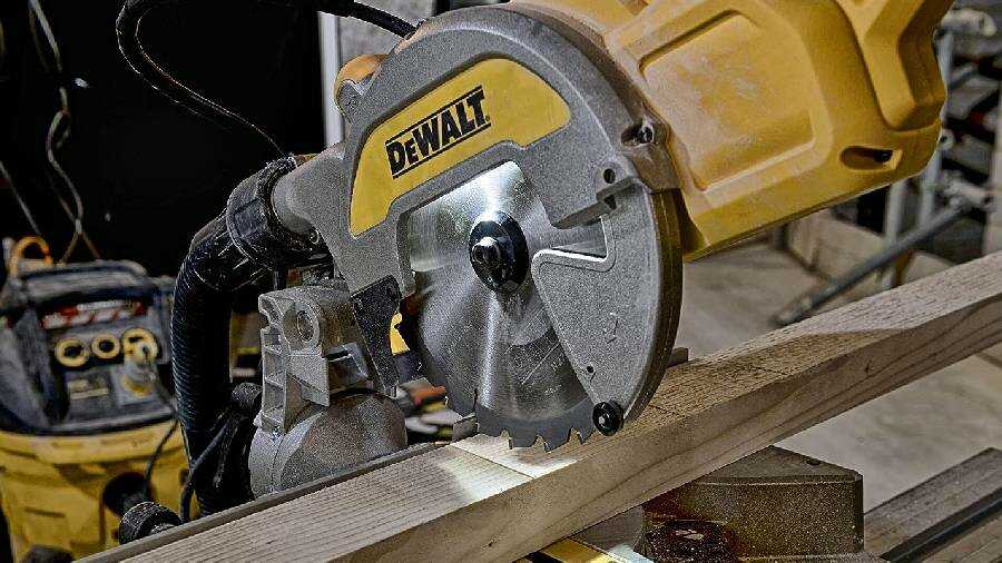 Scie à onglet radiale DWS777-QS Dewalt