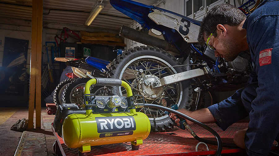 Le compresseur à cuve Ryobi 18 V One Plus R18AC-0