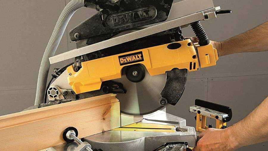 Scie à onglets et à table supérieure D27113 DEWALT