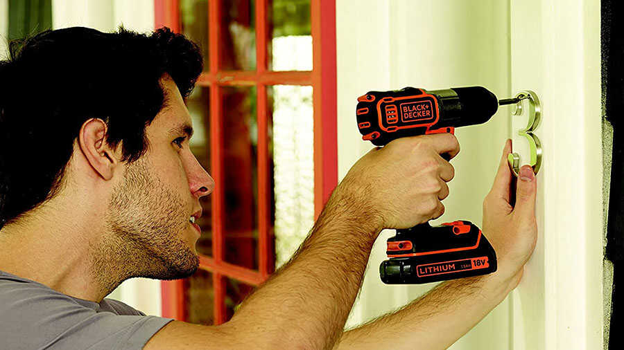 La perceuse visseuse Autosense sans fil ASD184KB-QW Black + Decker 