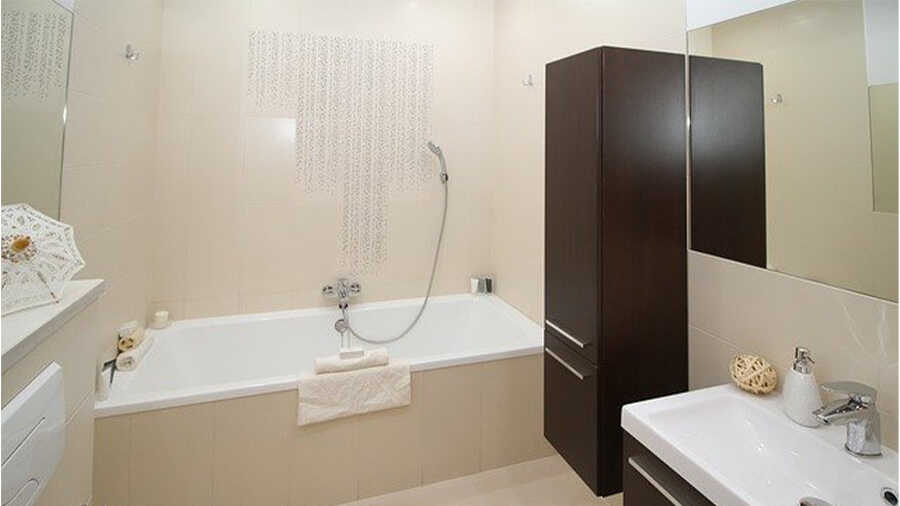 Rénover une petite salle de bains d’un studio en location