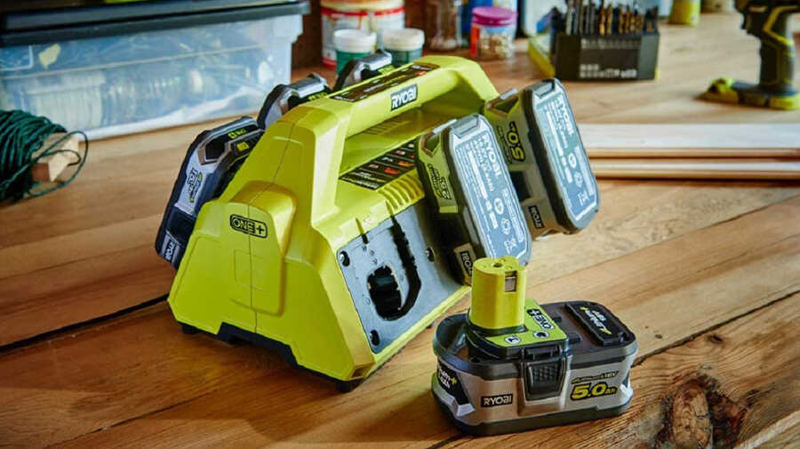 Le chargeur à 6 ports 18 V-2,7 A RC18627 Ryobi