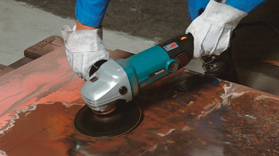  La polisseuse à disque 1600 W SA 7000 C Makita