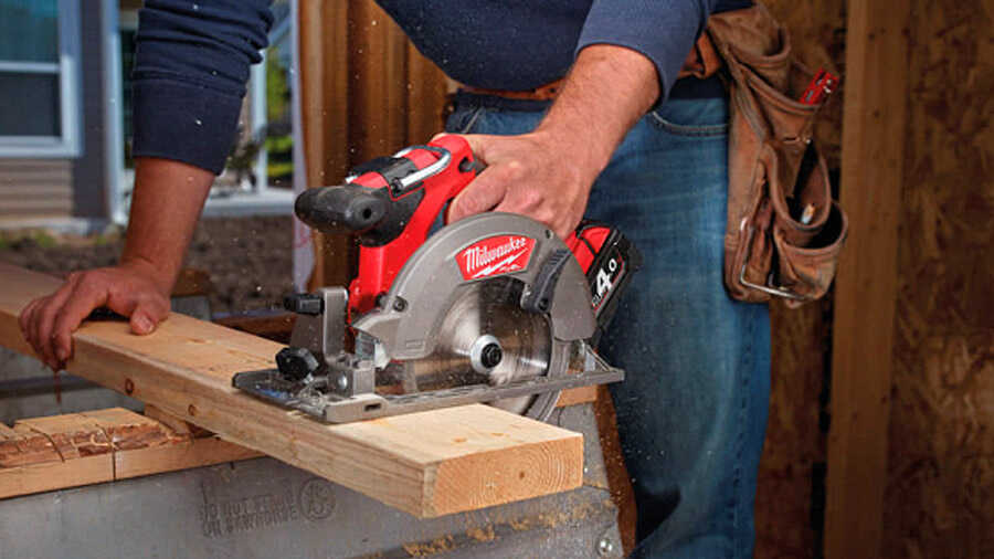 La scie circulaire sans fil Milwaukee M18 CCS55