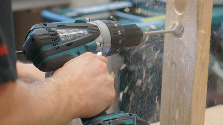 Test et avis de la perceuse percussion sans fil Makita DHP458RFE
