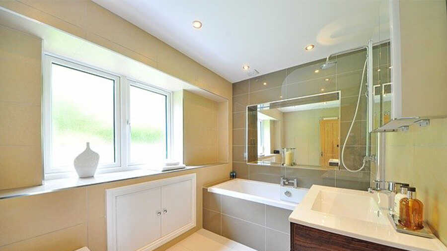 Remplacer correctement une baignoire par une douche comme un professionnel