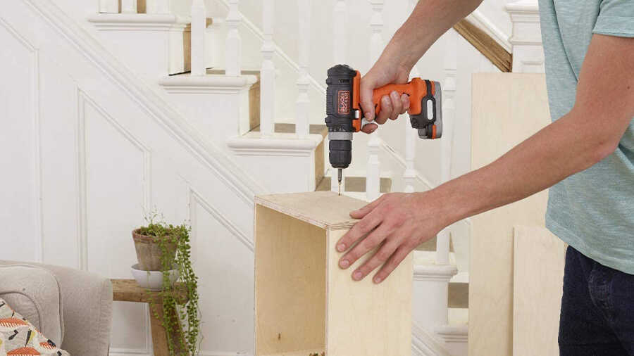 La perceuse-visseuse sans fil BDCDD12USB BLACK+DECKER