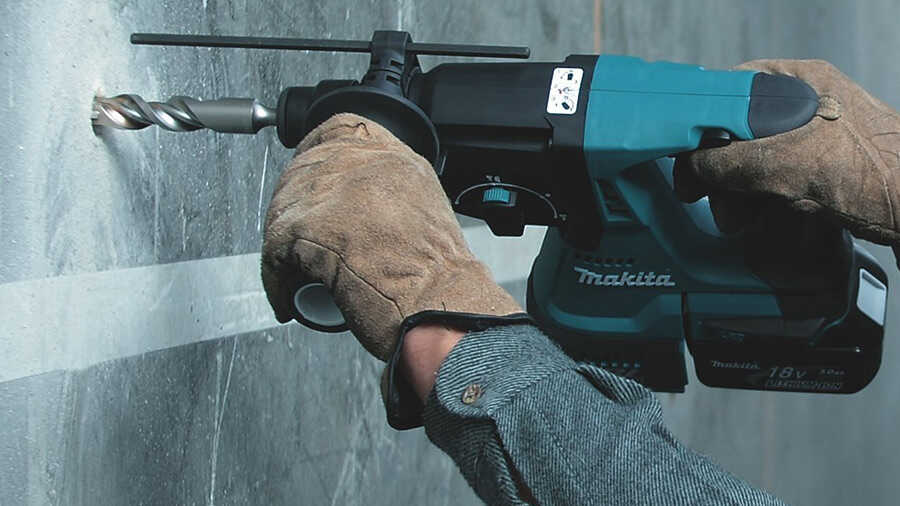 Test du perforateur Makita DHR243RTJ