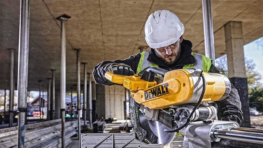 Scie à onglets radiale DEWALT XPS 1675W DWS780 